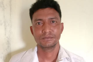 BSF arrests a Bangladeshi human trafficker  Border Out Post in Ghojadanga  Intelligence Branch of BSF  fake Aadhaar cards  Late Arshad Morol  Basirhat, North 24 Parganas district  Satkhira district in Bangladesh  Ghojadanga Indian Check Post  human trafficking  ഇന്തോ-ബംഗ്ലാദേശ് അതിർത്തി  ബംഗ്ലാദേശ്‌ സ്വദേശി പിടിയിൽ  ഘോജദംഗ ഇന്ത്യൻ