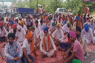 Kisan Dharna: ਆਪਣੀਆਂ ਮੰਗਾਂ ਨੂੰ ਲੈ ਕੇ ਕਿਸਾਨਾਂ ਨੇ ਨੈਸ਼ਨਲ ਹਾਈਵੇ ਕੀਤਾ ਜਾਮ