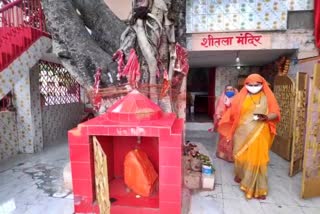 women-keep-vat-savitri-vrat-for-fortune-and-longevity-of-husband-in-bilaspur