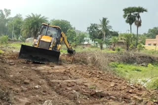 কাঁকসায় স্থানীয় প্রোমোটারের বিরুদ্ধে বেআইনিভাবে পুকুর ভরাটের অভিযোগ