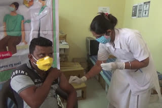 સુરત ગ્રામ્યમાં બુધવારે 5365 લોકોએ કોરાના રસી લીધી
