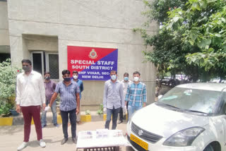 One liquor smuggler and two robbers arrested in Fatehpur Beri South Delhi crime