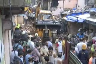 Malad building collapse  മലാദ് വെസ്റ്റ് ന്യൂ കലക്‌ടർ കോമ്പൗണ്ട്  മുംബൈയിൽ കെട്ടിടം തകർന്നു  മുംബൈയിലെ മലാദ് വെസ്റ്റ് ന്യൂ കലക്‌ടർ കോമ്പൗണ്ട്  മഹാരാഷ്ട്ര സർക്കാർ  building collapse in malad mumbai