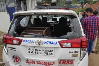 damage-to-police-vehicle-in-sakaleshapura