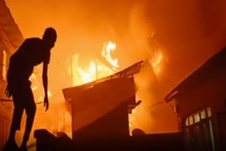 fire broke out baramulla 16 houses were burnt to ashes  baramulla  ബാരാമുള്ളയിൽ വൻ തീപിടുത്തം  നൂർ ബാഗ് പ്രദേശം