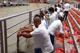 youth-congress-immersed-ashes-of-500-dead-in-delhi-in-ganga-in-haridwar