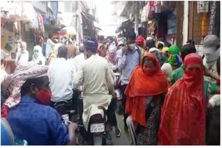 CROWD IN MARKETS