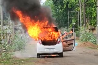 Fire in moving car in Kondagaon
