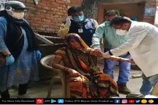 sero sampling  sero sampling in unnao  sero sampling in myaganj area  miyaganj area  miyaganj block unnao  unnao today news in hindi  सीरों सैंपलिंग  blood sample taken in miyaganj area  मियागंज क्षेत्र  लोगों का लिया गया ब्लड सैंपल  सामुदायिक स्वास्थ्य केंद्र मियांगंज  डिप्टी सीएमओ डॉ राजेश वर्मा  उन्नाव की ताजा खबर  मियागंज ब्लॉक  खैरानपुरगवासा  कटरा गांव  सीरो सैंपलिंग