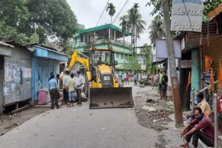 ভেঙে ফেলা হচ্ছে ক্লাব