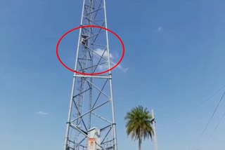 Jhalawar news, young man climbed on tower