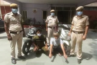 Sarai rohilla police arrested accused with his friend delhi