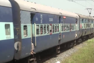 Superfast special train run between Hatia-Anand Vihar-Hatia
