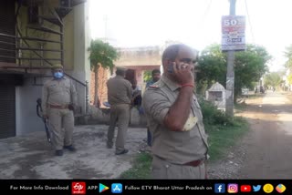 घटना के बाद तैनात पुलिसकर्मी.