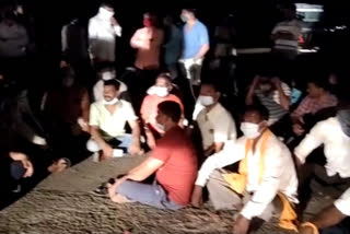 Power outage in 35 villages; Villagers block the road in washim