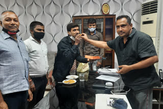 barbers expressed gratitude to health minister for re-opening of salons in jamshedpur