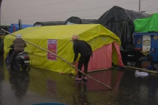 Farmers 'reinforce' protest site to guard against rain, storm