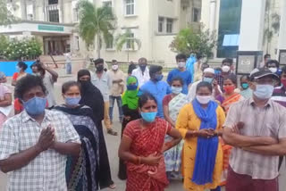 agitation in front of the padmavati covid hospital