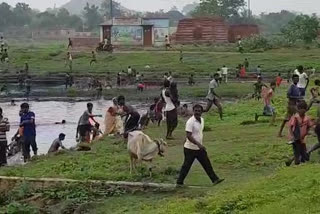 Police chased people who were fishing in the pond