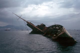 boat capsized