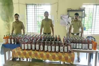 liquor seized kannur  goan liquor  liquor seized kerala  kerala lockdown  ഗോവൻ മദ്യം പിടികൂടി  210 കുപ്പി ഗോവൻ മദ്യം