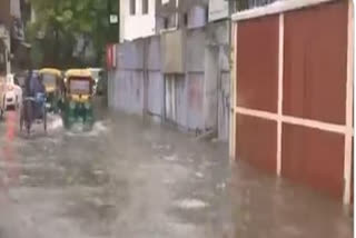 heavy rains in punjab news  thunderstorm likely to lash punjab news  haryana rain news  പഞ്ചാബ് കനത്ത മഴ വാര്‍ത്ത  ഹരിയാന കനത്ത മഴ വാര്‍ത്ത  ചണ്ഡീഗഢ് കനത്ത മഴ വാര്‍ത്ത  കേന്ദ്ര കാലാവസ്ഥ നിരീക്ഷണ കേന്ദ്രം മഴ മുന്നറിയിപ്പ്