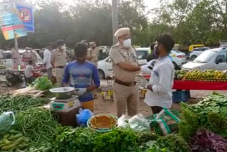 weekly markets open in Delhi
