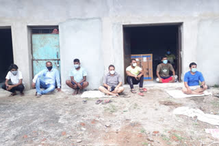 shopkeepers protest against e-commerce shops open during weekend lockdown in giridih