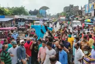 trinamool workers protest against rajib banerjee in domjur