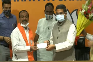 Former Telangana minister Eatala Rajender joins BJP