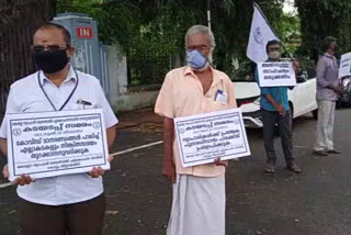 വ്യാപാരി  വ്യാപാരികൾ ആഹ്വാനം ചെയ്ത കടയടപ്പ് സമരം  പ്രതിസന്ധി  വ്യാപാര മേഖല പ്രതിസന്ധി വാർത്ത  വ്യാപാര സംഘടനങ്ങൾ  വ്യാപാര സംഘടനങ്ങൾ സമരം