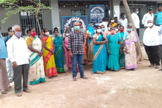 ward volunteer protest at kurnool MPDO office