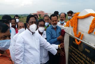 minister-laid-foundation-stone-of-cold-store-building-in-pakur