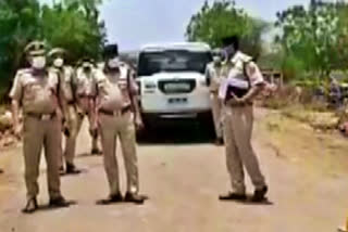 Rajasthan cattle smuggling  cattle smuggling in rajasthan  man lynched to death  Man lynched to death in cattle smuggling case  cow vigilantes  mob lynching in rajasthan  mob lynched cow smugglers  The incident took place in Chittorgarh near Madhya Pradesh border under Begun police station limits.  Rajasthan: Man lynched to death in suspected cattle smuggling case  രാജസ്ഥാനില്‍ പശുക്കടത്ത് ആരോപിച്ച് ഒരാളെ ആള്‍ക്കൂട്ടം തല്ലിക്കൊന്നു  Babulal, a resident of Anchal Kheda village in Madhya Pradesh, was trying to smuggle cows  രാജസ്ഥാനില്‍ പശുക്കടത്ത് ആരോപിച്ച് ഒരാളെ ആള്‍ക്കൂട്ടം തല്ലിക്കൊന്നു  ശുക്കടത്ത് ആരോപിച്ച് രാജസ്ഥാനിൽ ഒരാളെ ആള്‍ക്കൂട്ടം മര്‍ദിച്ചു കൊലപ്പെടുത്തി.  മധ്യപ്രദേശിലെ ആച്ചാൽപുർ സ്വദേശിയായ ബാബുലാൽ എന്നയാളെയാണ് സംഘം മര്‍ദിച്ചു കൊല്ലപ്പെടുത്തിയത്.  രാജസ്ഥാനില്‍ പശുക്കടത്ത് ആരോപിച്ച് ഒരാളെ ആള്‍ക്കൂട്ടം തല്ലിക്കൊന്നു