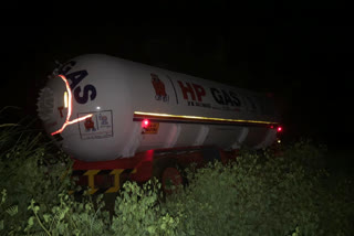 kannur tankerlorry accident  tanker lorry accident  ടാങ്കര്‍ ലോറി അപകടത്തില്‍ പെട്ടു  കണ്ണൂരില്‍ ടാങ്കര്‍ ലോറി അപകടത്തില്‍ പെട്ടു  കണ്ണൂര്‍  kannur