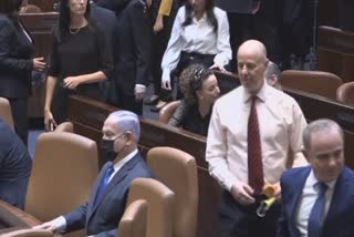 benjamin netanyahu accidentally sit on pm's chair