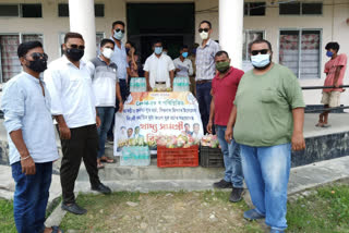 BJP YUVA MARCHA distributed fruits among covid patient