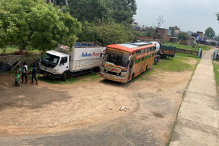 two-buses-seized-going-to-gujarat-from-giridih