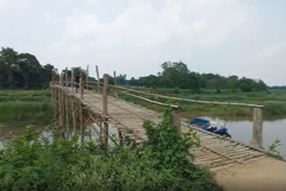 residents-of-25-villages-use-a-bamboo-bridge-to-cross-shali-river-in-patrasair-bankura