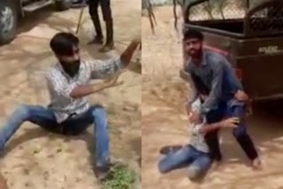 युवक से मारपीट  जयपुर की ताजा खबरें  चौमूं न्यूज  रुपए छीनने का वीडियो वायरल  video viral  beat up young man  jaipur latest news  Chomu News