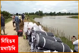 minister-pijush-hazarika-visited-to-see-erosion-of-dihing-at-nitaipukhuri