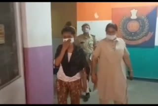 sultanpuri police arrested the robber woman