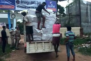 వీరఘట్టంలో 10 లక్షలు విలువచేసే...గుట్కా ప్యాకెట్లు స్వాధీనం