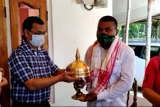 MLA BISHWAJIT PHUKAN VISIT BOXER PLAYER LOVLINAS HOME