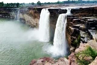 beauty of chitrakot waterfall