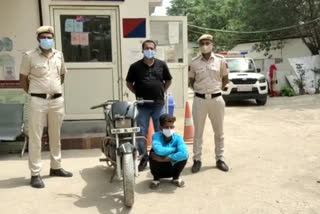 Auto lifter arrested by burari police in delhi