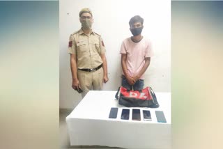 mobile-snatcher-caught-by-special-staff-team-south-east-delhi