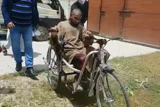 سوپور: جسمانی طور ناخیز افراد میں tricycles تقسیم