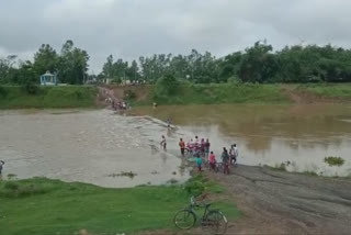 ব্রাহ্মণী নদীতে জ্বলস্তর বেড়ে ভাঙল অস্থায়ী ব্রিজ