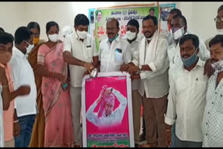 milk-anointing-to-kcr-photo-at-wranagal